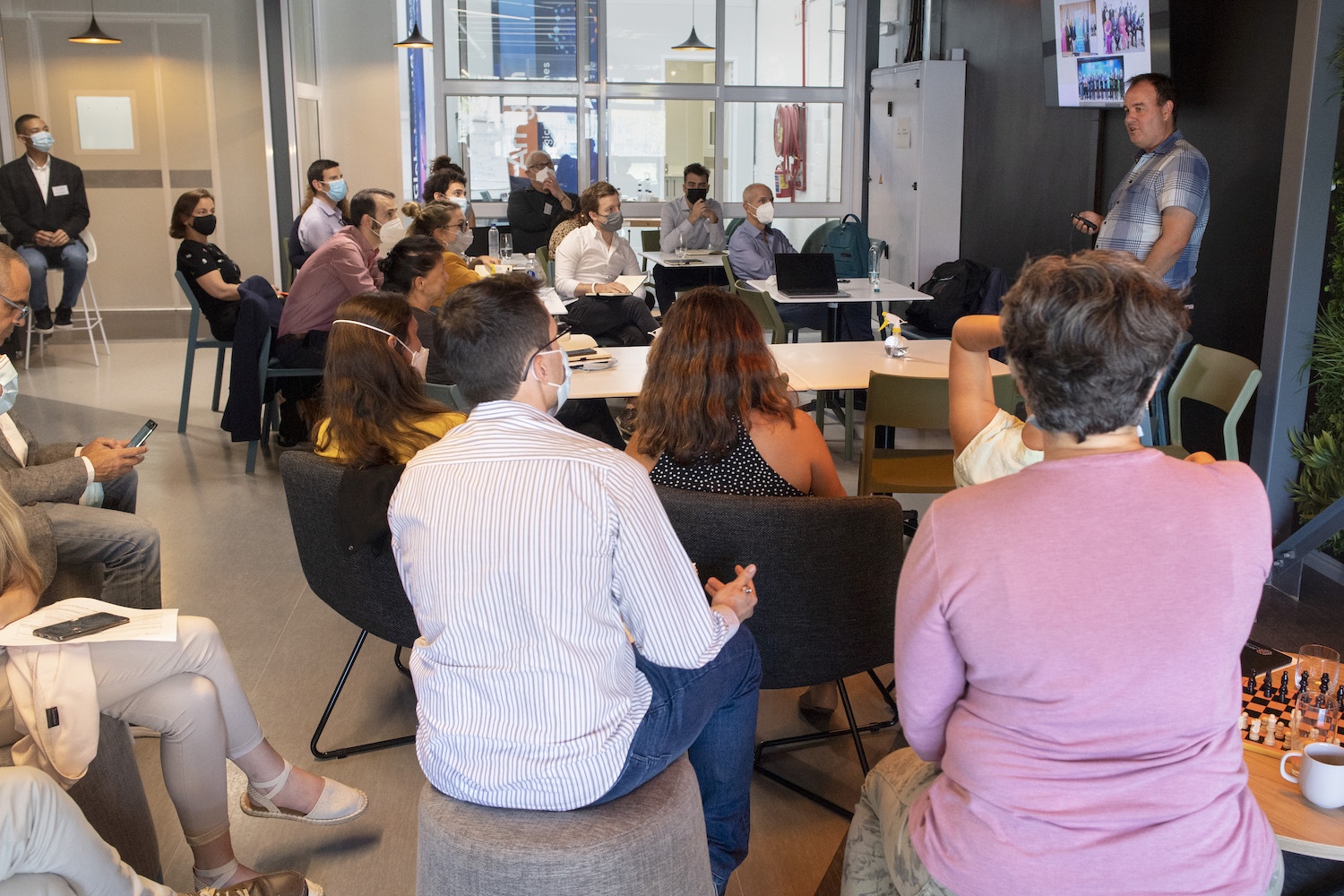 <p>Session on the specifics of technology transfer</p>
